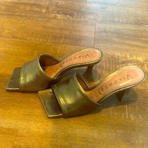 NWT Vicenza Gold Mules